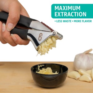 Garlic Press Set – Heavy Duty Rust-Resistant Garlic Crusher & Mincer with Ergonomic Handles, Easy Squeeze Manual Garlic Press, Cleaning Brush & Silicone Peeler, Large Chamber Kitchen Tool