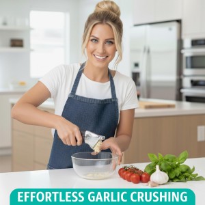 Garlic Press Set – Heavy Duty Rust-Resistant Garlic Crusher & Mincer with Ergonomic Handles, Easy Squeeze Manual Garlic Press, Cleaning Brush & Silicone Peeler, Large Chamber Kitchen Tool