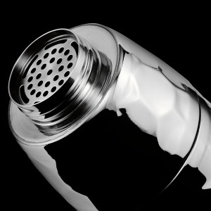 HexClad 25 oz Cocktail Shaker, Vacuum Insulated Bar Shaker with Built-In Jigger & Strainer, Leak-Proof, PVD Finish (Chrome)