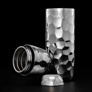 HexClad 25 oz Cocktail Shaker, Vacuum Insulated Bar Shaker with Built-In Jigger & Strainer, Leak-Proof, PVD Finish (Chrome)