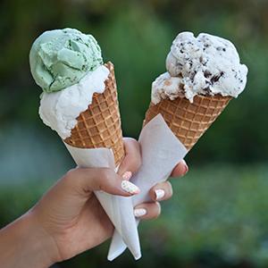 Zeroll, Size 20, in Silver 1020 Original Ice Cream Unique Liquid Filled Heat Conductive Handle Simple One Piece Aluminum Design Easy Release 40 Scoops per, 2-Ounce