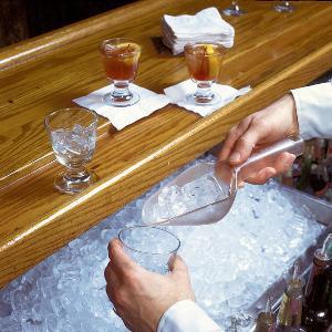 Rubbermaid Commercial Products Food Service Utility Scoop, 64-Ounce, White, for Ice/Bar and Ingredient Use in Restaurant/Kitchen