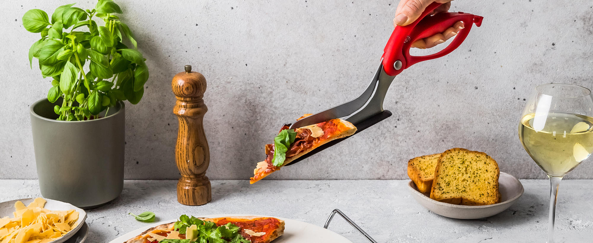 Dreamfarm Scizza 2-In-1 Easy Ergonomic Pizza Scissors with Stainless Steel Pizza Cutter Blades & Non-Stick Slice Server - Black