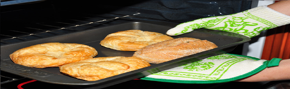 G & F 1688 Dupont Nomex & Kevlar Heat Resistant Oven Gloves, 3-Finger Oven Gloves & Pot Holder Set