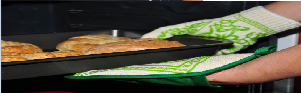 G & F 1688 Dupont Nomex & Kevlar Heat Resistant Oven Gloves, 3-Finger Oven Gloves & Pot Holder Set