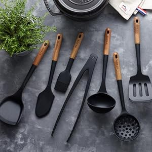 Staub Magnetic Trivet 15 x 11cm