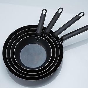 American Metalcraft PPC4 Plastic-Handled Pizza Cutter, 4-Inch Diameter