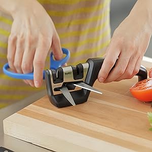 Smith’s 50101 Pull-Thru Knife & Scissor Sharpener – Black/Silver – Pull-Thru Knife Sharpener – Left & Right-Handed Scissor Sharpener – Coarse & Fine Sharpening Slots – Straight & Serrated Blades