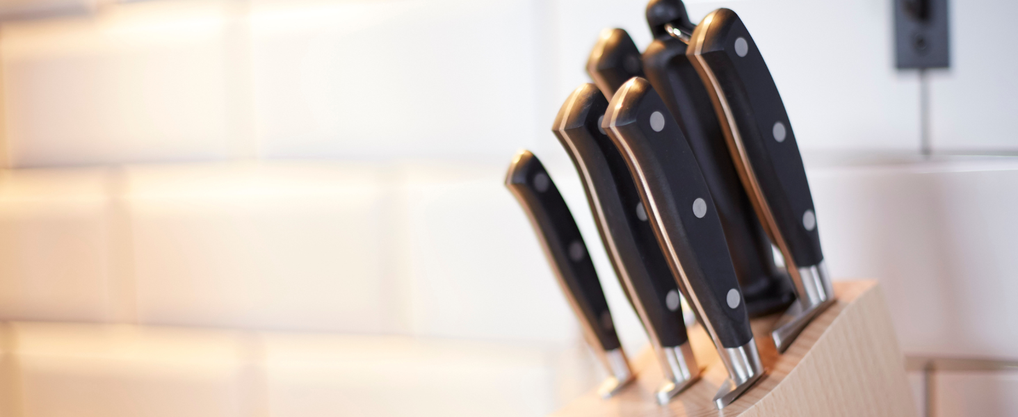 Arcos Forged Carving Fork 7 Inch Nitrum Stainless Steel. 180 mm Blade. Very useful utensil that provides absolute stability for chopping roast meat with a carving knife. Series Riviera. Color Black