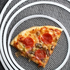 New Star Foodservice Restaurant-Grade Seamless Aluminum Pizza Baking Screen, 18 Inch