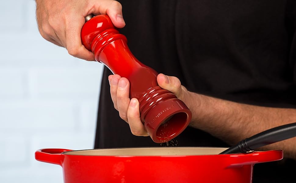 Le Creuset Salt and Pepper Mill Set, 8