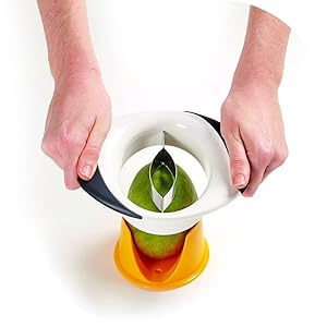 Zyliss 3-in-1 Mango Slicer, Peeler and Pit Remover Tool - Kitchen Mango Depitter & Peeler Gadget - Fruit Slicer with Micro-Serrated Stainless Steel Blader - Mango Corer for Easy Use