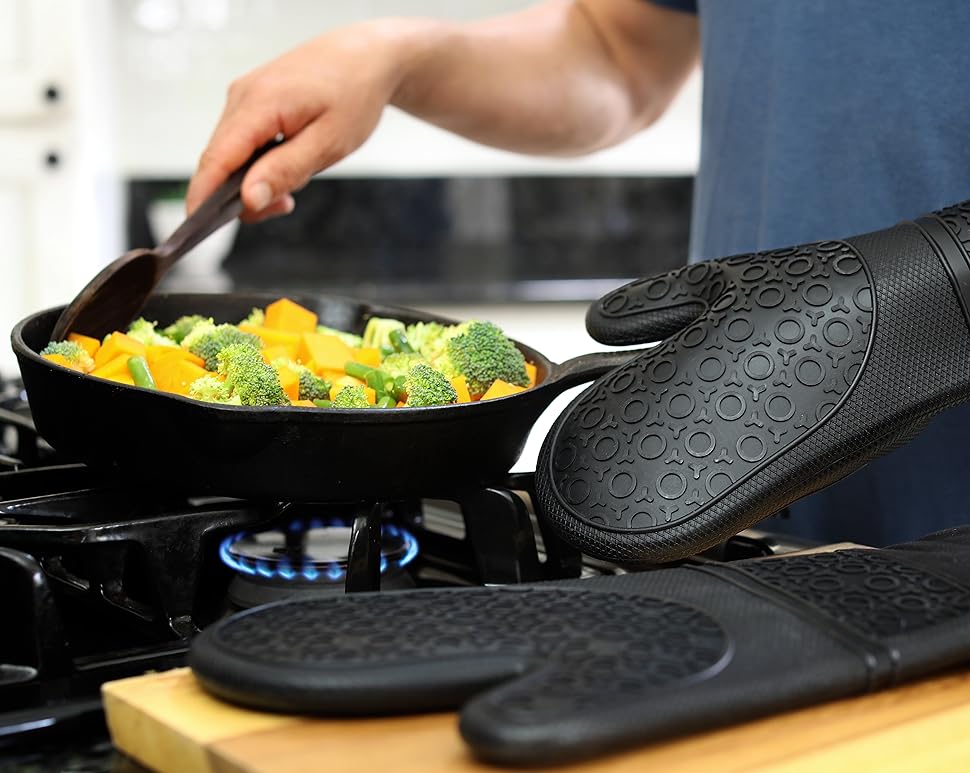 BPA-Free Silicone Oven Mitts Ultra Heat Resistant up to 500°F - Oven Mitts with Thick Cotton Liner - Long Slip Resistant Pot Holders, Flexible Oven Gloves - Black 13.7