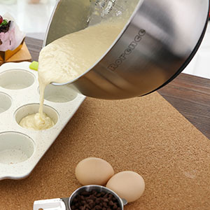 Rorence Stainless Steel Non-Slip Mixing Bowls With Pour Spout, Handle and Lid, Set of 3, Black