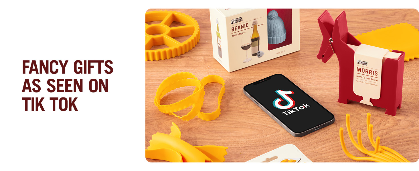 Fun Spaghetti-Shaped Plastic Spaghetti Spoon/Pasta Fork from a Series of Pasta-Inspired Kitchen Gadgets | Cool Pasta Spoon to Claw and Serve Pasta | Original Kitchen Accessories | by Monkey Business