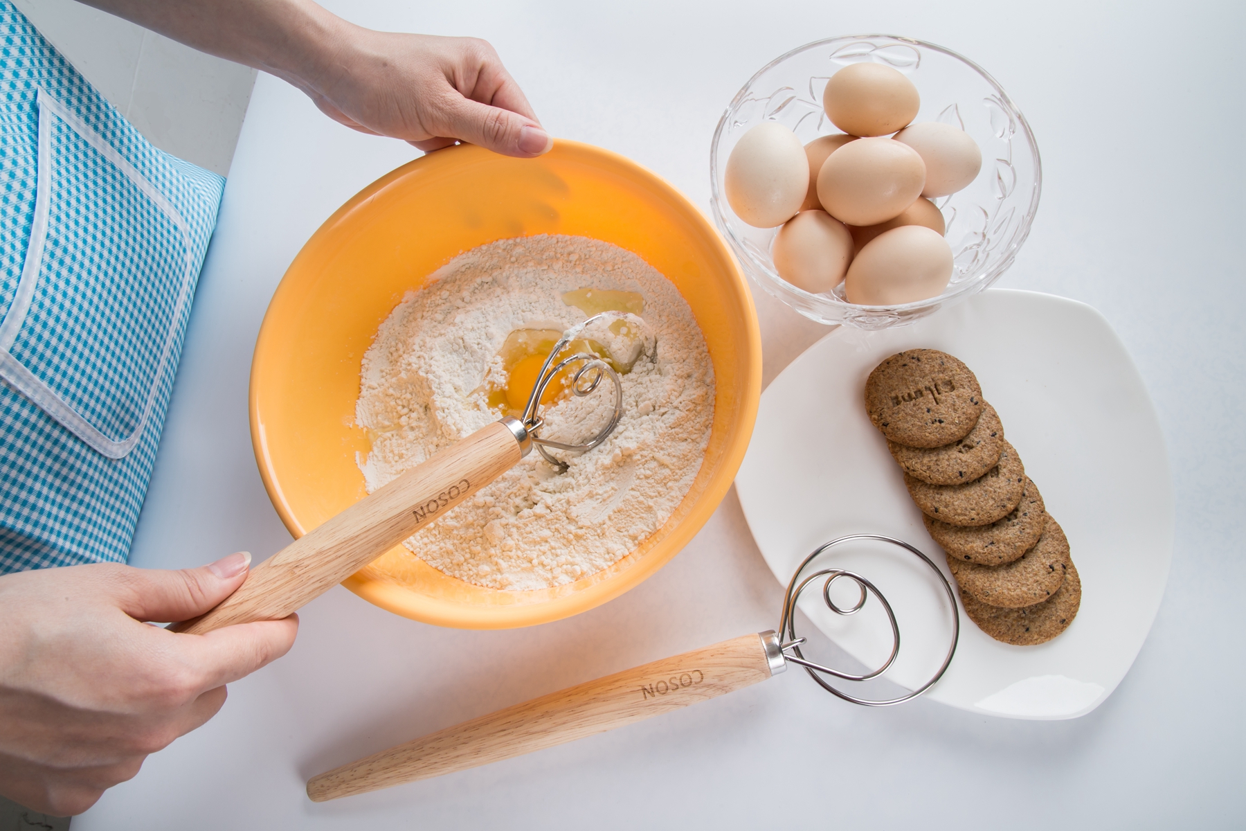 Pack of 2 Danish Dough Whisk, Kitchen Baking Flour Mixing Tool for Sourdough, Bread, Flour Paste, Butter, Pancake, Pizza, Cake, Pastry, Biscuits, Wooden Handle Stainless Steel Ring