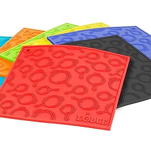 Lodge 7 In Square Silicone Skillet Pattern Trivet, Red