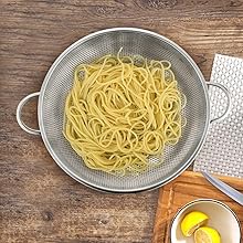 P&P CHEF Colander Set of 3, Stainless Steel Micro-Perforated Colanders Strainers for Draining Rinsing Washing, Ideal for Pasta Vegetables Fruits, Heavy Duty & Dishwasher Safe - 1/3/5 Quart