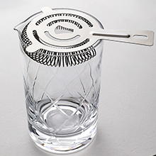 Hiware Professional 24 Oz Cocktail Mixing Glass, Thick Bottom Seamless Crystal Mixing Glass