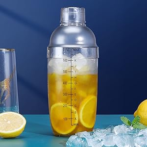 FEOOWV Plastic Cocktail Shaker, Hand Drink Mixer Boba Tea Shaker Cup with Scales,Bar Tool Transparent (24 oz / 700cc)