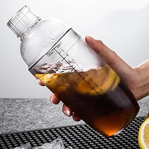 FEOOWV Plastic Cocktail Shaker, Hand Drink Mixer Boba Tea Shaker Cup with Scales,Bar Tool Transparent (24 oz / 700cc)