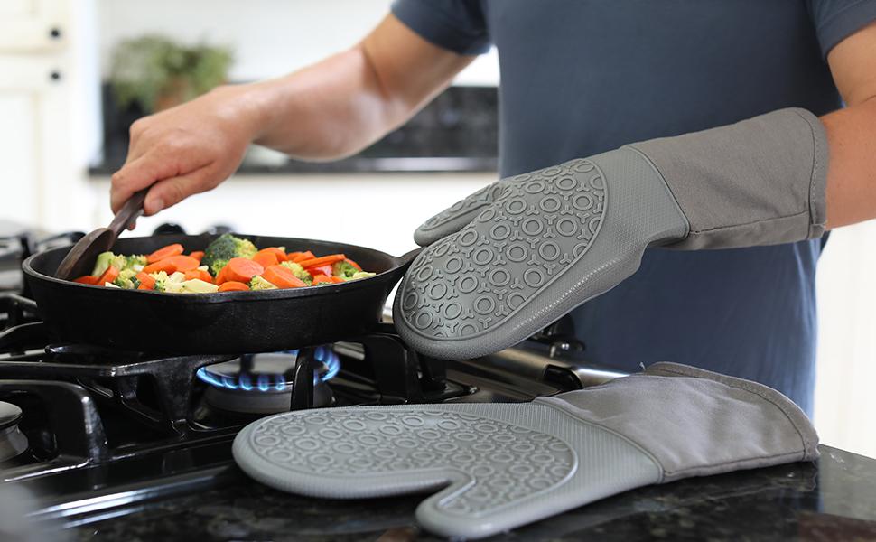 BPA-Free Soft Silicone 4 Piece Oven Mitts & Trivets Set - Ultra Heat Resistant Oven Mitts with Thick Cotton Liner - Long Slip Resistant Pot Holders, Flexible Oven Gloves - Royal Blue