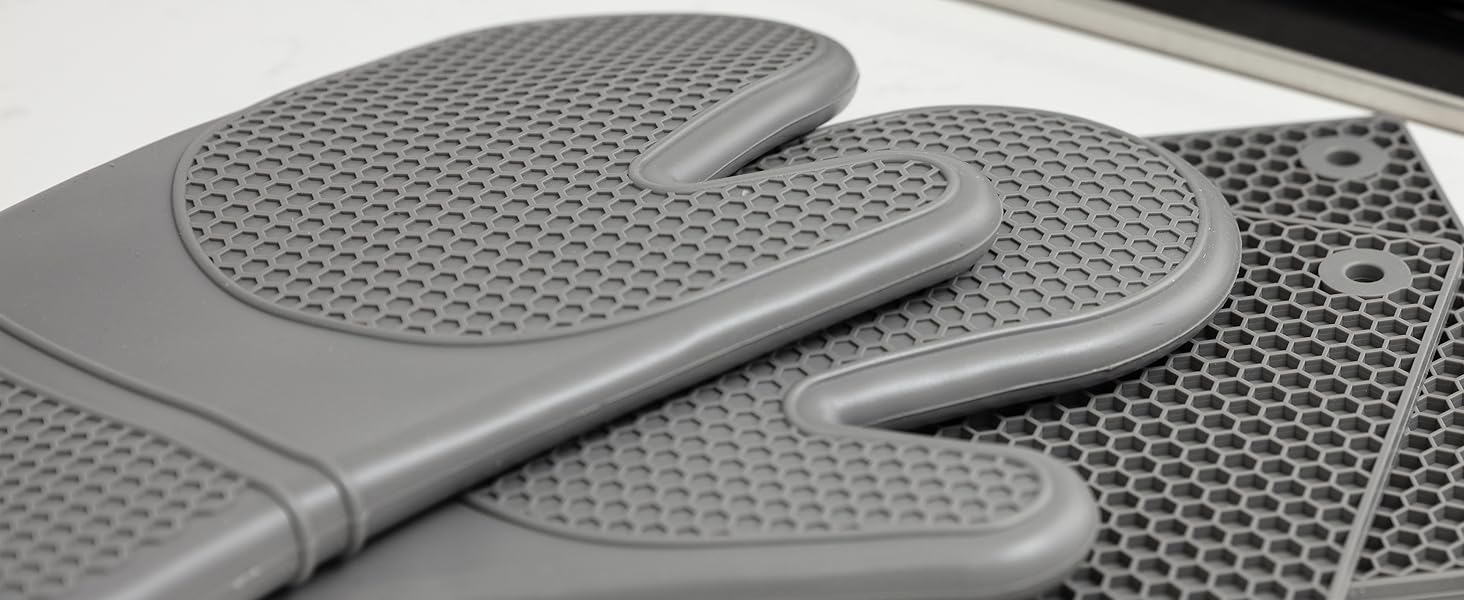 GORILLA GRIP BPA-Free Soft Silicone Oven Mitts, Heat Resistant and Waterproof Cooking Safety Gloves, Thick Cotton Lining, Flexible Gripping, Kitchen Potholders Set, for Grilling, BBQ, 12.5x8.3, Black