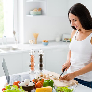 Salt Pepper Grinder Mill Arcylic,the Best Peppercorn Grinder with Adjustable Mill-Clear