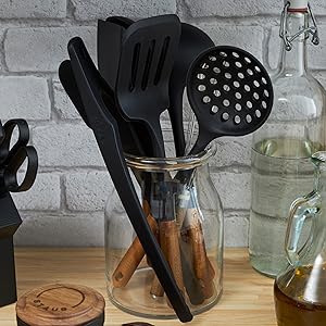 STAUB Silicone Spatula Turner, Perfectly Angled for Lifting Pancakes, Sandwiches and Picking up Veggies Durable BPA-Free Matte Black Silicone, Acacia Wood Handles, Safe for Nonstick Cooking Surfaces