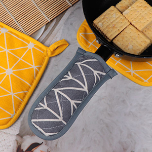 WinChange Oven Mitts and Potholders BBQ Gloves-Oven Mitts and Pot Holders Sets with Recycled Cotton Infill Silicone Non-Slip Cooking Gloves for Cooking Baking Grilling (4-Piece Set,Grey)