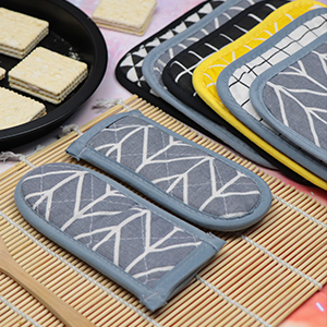 WinChange Oven Mitts and Potholders BBQ Gloves-Oven Mitts and Pot Holders Sets with Recycled Cotton Infill Silicone Non-Slip Cooking Gloves for Cooking Baking Grilling (4-Piece Set,Grey)