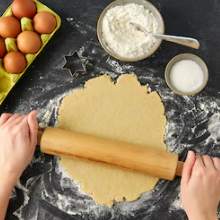 Wooden Rolling Pin 17.6 Inch with Rotating Ergonomic Handles – Classic Beech Wood Dough Roller for Baking Pizza, Pastry, Bread, and Cookies