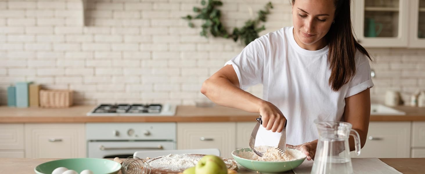 ALLTOP Stainless Steel Bench Scraper and Pastry Blender Cutter Set, Efficient Multipurpose Kitchen Baking Essential Tool with Comfortable Grip Handle-Perfect for Nut, Pie and Dough Processing - Black