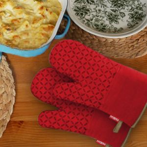 KEGOUU Oven Mitts and Pot Holders 6pcs Set, Kitchen Oven Glove High Heat Resistant 500 Degree Extra Long Oven Mitts and Potholder with Non-Slip Silicone Surface for Cooking (Red)