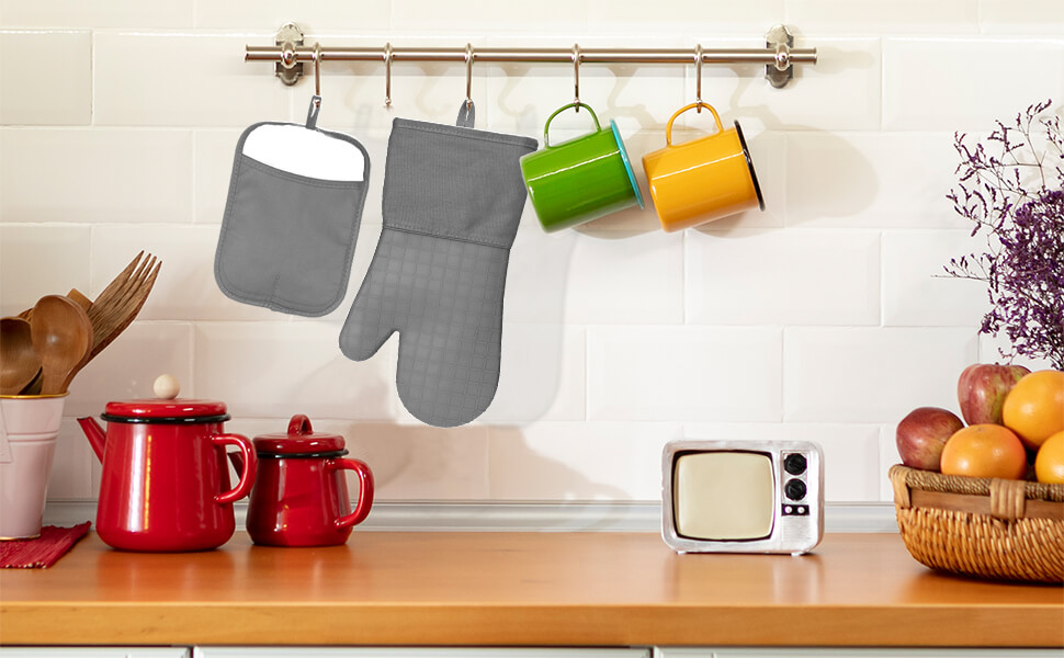 Silicone Kitchen Pot Holders with Pockets, 2 Pc Set Trivet, Steam and Heat Resistant Hand and Countertop Protection Hot Pads, Non-Slip Grip potholders, Terrycloth Interior Lining, Black