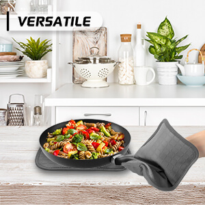 Silicone Kitchen Pot Holders with Pockets, 2 Pc Set Trivet, Steam and Heat Resistant Hand and Countertop Protection Hot Pads, Non-Slip Grip potholders, Terrycloth Interior Lining, Black