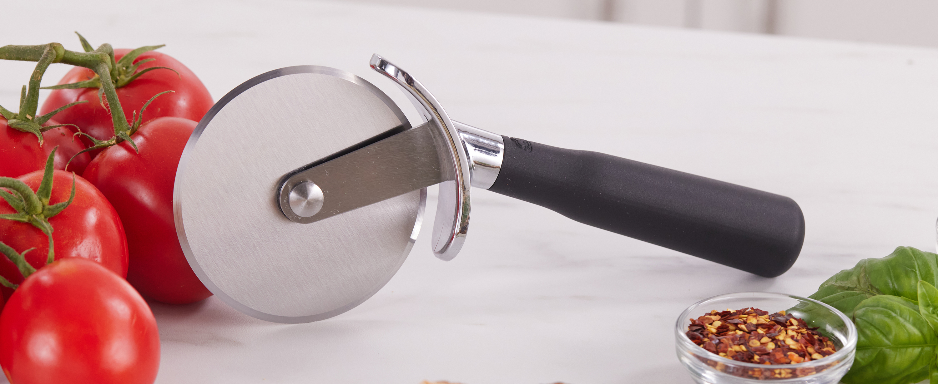 GORILLA GRIP BPA-Free Large Pizza Cutter Wheel, 9 Inch, Sharp Stainless Steel Blade, Slip Resistant Handle with Thumb Guard Protection, Slice Thick or Thin Pizzas, Pie, Pastries in Seconds, Mint