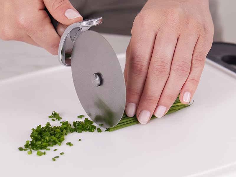 GORILLA GRIP BPA-Free Large Pizza Cutter Wheel, 9 Inch, Sharp Stainless Steel Blade, Slip Resistant Handle with Thumb Guard Protection, Slice Thick or Thin Pizzas, Pie, Pastries in Seconds, Mint