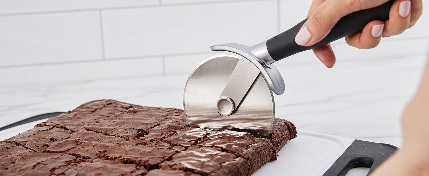 GORILLA GRIP BPA-Free Large Pizza Cutter Wheel, 9 Inch, Sharp Stainless Steel Blade, Slip Resistant Handle with Thumb Guard Protection, Slice Thick or Thin Pizzas, Pie, Pastries in Seconds, Mint