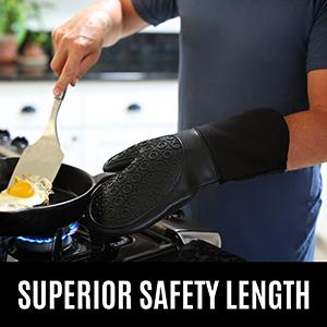 BPA-Free Soft Silicone 4 Piece Oven Mitts & Trivets Set - Ultra Heat Resistant Oven Mitts with Thick Cotton Liner - Long Slip Resistant Pot Holders, Flexible Oven Gloves - Navy