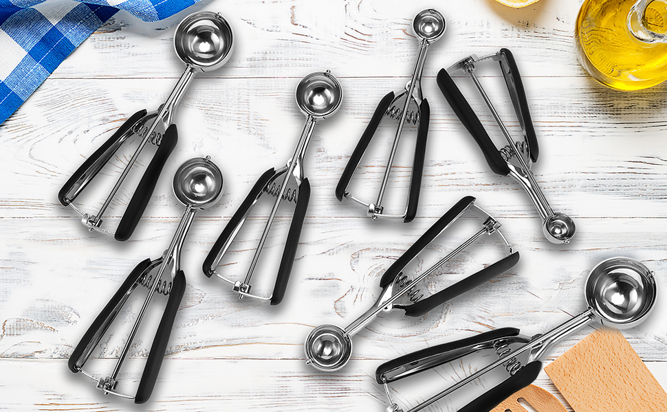 Large Cookie Scoop, Cookie Dough Scoop, 3 Tablespoons/ 45 ml/ 1.5 oz, Spring-Loaded Ice Cream Scoop, 18/8 Stainless Steel, Comfortable Grip