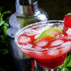 WPHUAW 24oz Cocktail Shaker Bar Set-Professional Margarita Mixer Drink Shaker Professional Stainless Steel Bar Tools Built-in Bartender Strainer for Martini Kit