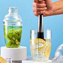 1Pc Plastic Cocktail Shaker with Scale and Strainer Top, Clear Plastic Cocktail Shaker Bottle Wine Mixer Bottle Cocktail Tea Measuring Jigger for Bar Party Home Use (350ml/12oz)