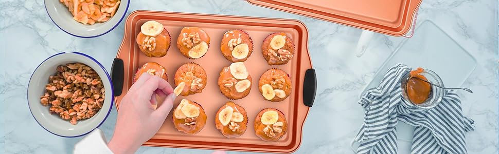 NutriChef 3 Piece Cookie Sheets for Baking - PFOA, PFOS, PTFE Free Nonstick Carbon Steel Bakeware Set - Home Kitchen Bake Pan Cookie Sheet Stackable Baking Sheet w/Black Silicone Handles NCSBS3S45