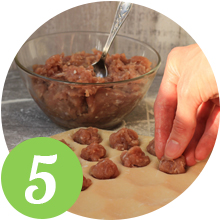 Dumpling Maker - Plastic Pelmeni Maker - Russian Ukrainian Dumpling Mold Machine Press Ravioli Mould Cutter - Delicious Dumplings Siberian Meat Pelmeni Kitchen Supplies