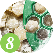 Dumpling Maker - Plastic Pelmeni Maker - Russian Ukrainian Dumpling Mold Machine Press Ravioli Mould Cutter - Delicious Dumplings Siberian Meat Pelmeni Kitchen Supplies