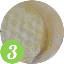 Dumpling Maker - Plastic Pelmeni Maker - Russian Ukrainian Dumpling Mold Machine Press Ravioli Mould Cutter - Delicious Dumplings Siberian Meat Pelmeni Kitchen Supplies