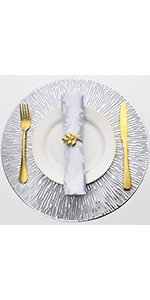 Evevda Green Leaf Shaped Vinyl Placemats for Dinner Table Set of 6 Metallic Plastic Green Place Mats Wipeable 6Pcs Table Mats for Wedding Annersary Dinner Table Decoration Mats(17.7x13.8inch/45x35cm)