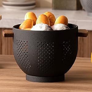 Metal Colander with Wood Handle and Stable Base, Powder Coated Steel Kitchen Strainer Basket for Draining Pasta, Vegetable and fruit(5.5quart,Matte Black)