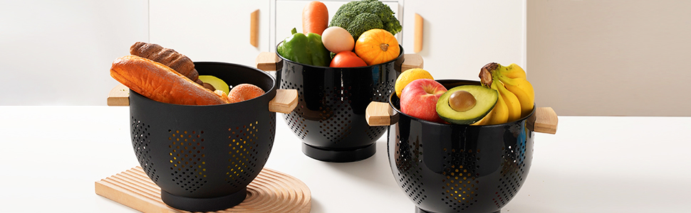 Metal Colander with Wood Handle and Stable Base, Powder Coated Steel Kitchen Strainer Basket for Draining Pasta, Vegetable and fruit(5.5quart,Matte Black)